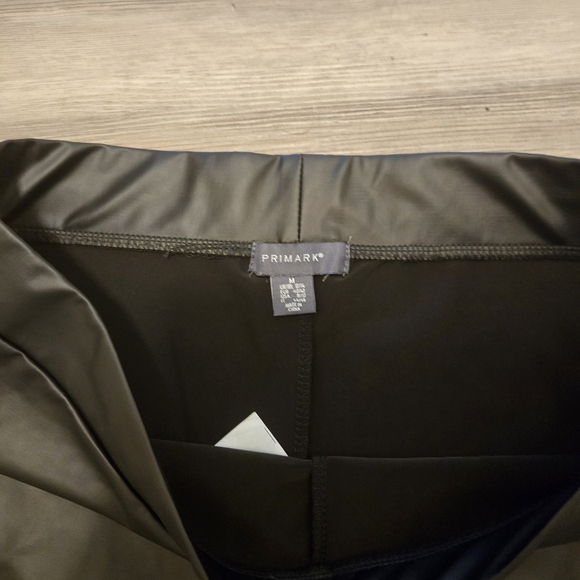 Black Faux Leather Leggings Size M - Picture 4 of 6